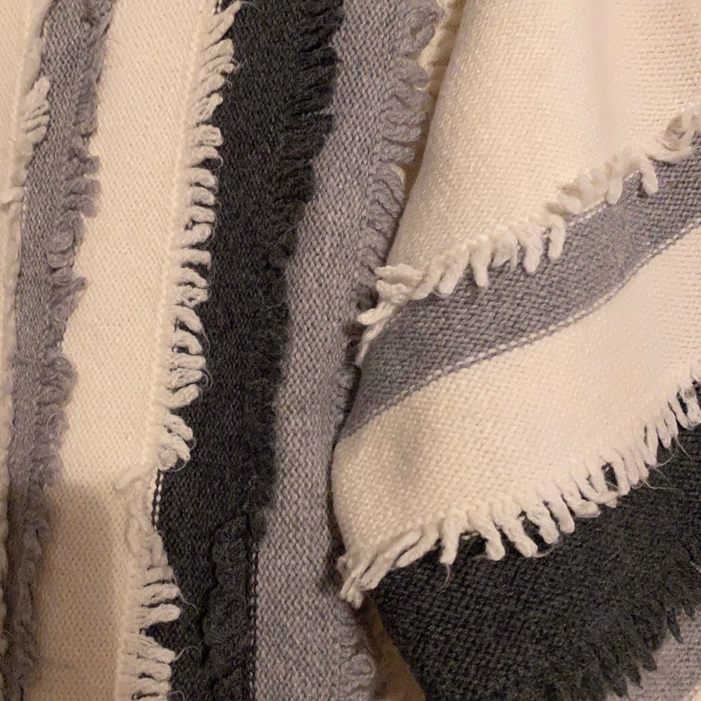 Vince Camuto  chunky sweater.  Size XL blue off white - Picture 4 of 4